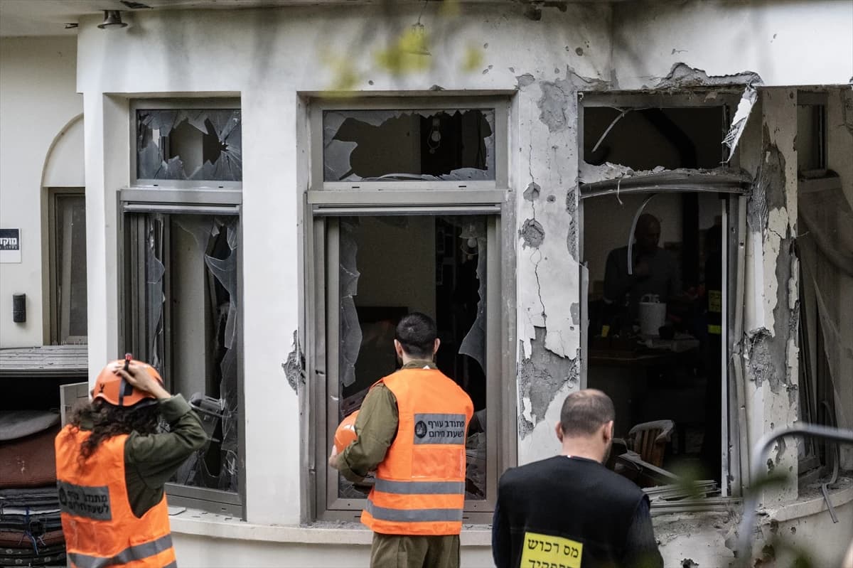 İran’ın İsrail’e yönelik misilleme saldırısında Tel Aviv yakınlarında hasar oluştu
