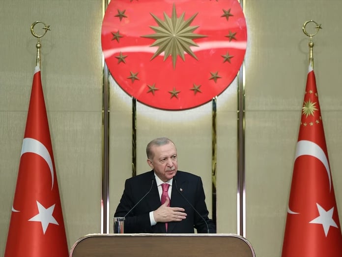 Cumhurbaşkanı Erdoğan'dan gençlere iftar programında önemli mesajlar