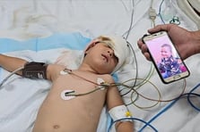 Hasta çocukları tahliye etmeyen İngiltere'ye Gazze davası