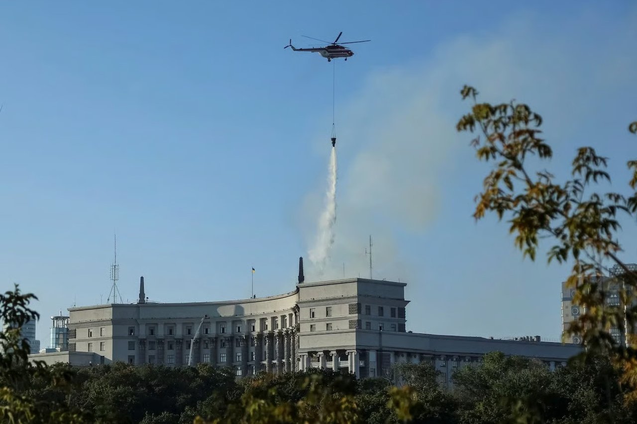 Rus güçleri Kiev'de hükümet binasını vurdu