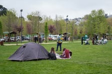 Deprem sonrası binlerce İstanbullu geceyi dışarıda geçirdi