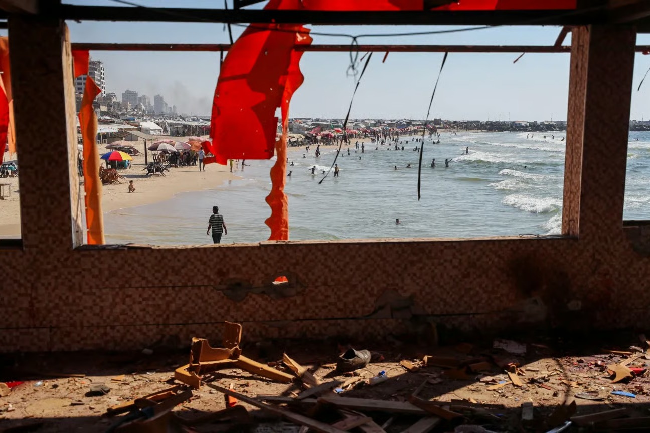 Israeli Strike Kills Hamas Commander, Dozens of Civilians at Gaza Café