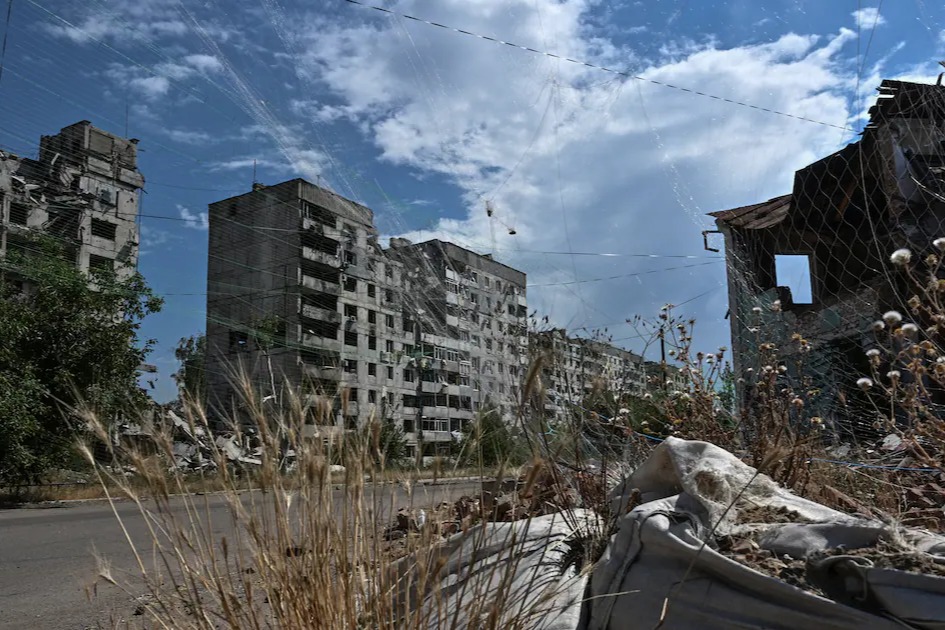 Russian Strikes Kill at Least 20 in Ukraine