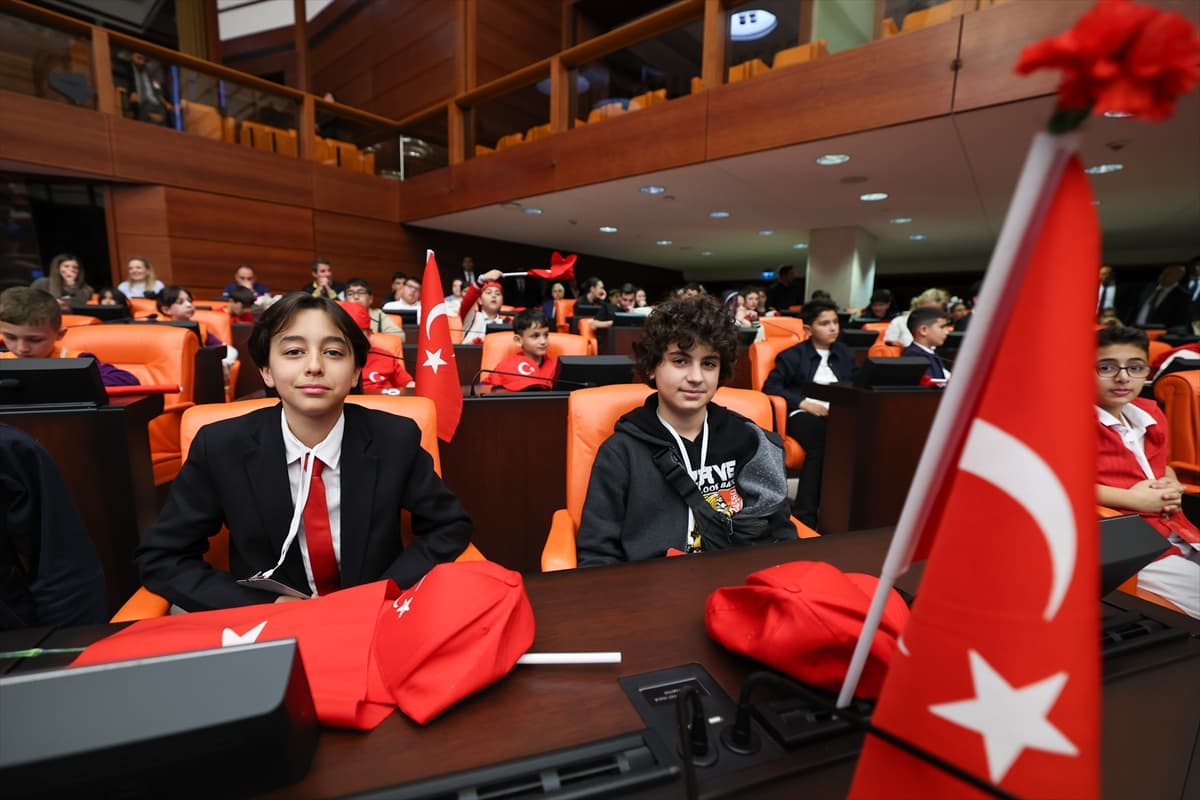 Gazi Meclis’te çocukların günü: "Savaş, korku ve gözyaşı istemiyoruz"