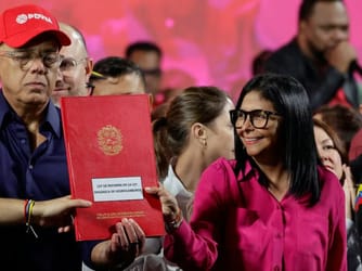 Venezuela Opens Oil Sector in Major Policy Shift