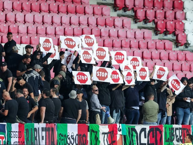 Saha içinde 9 gol, tribünlerde protesto: İtalyan taraftarlar İsrail'i protesto etti