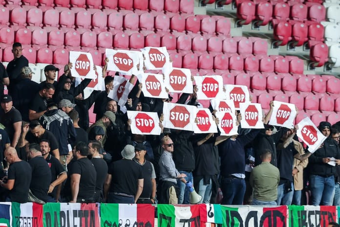 Saha içinde 9 gol, tribünlerde protesto: İtalyan taraftarlar İsrail'i protesto etti