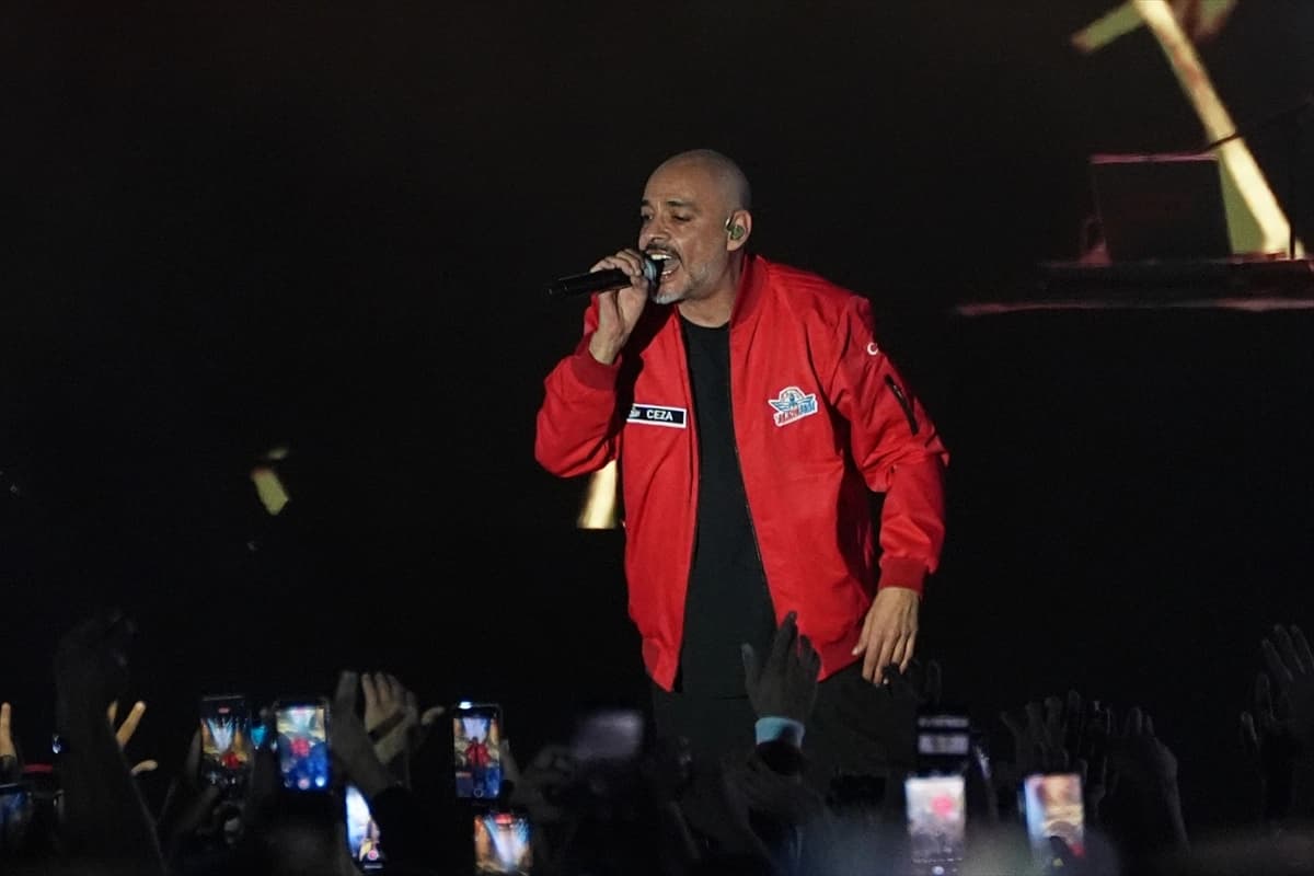 Ceza, TEKNOFEST Güneydoğu'da sahne aldı