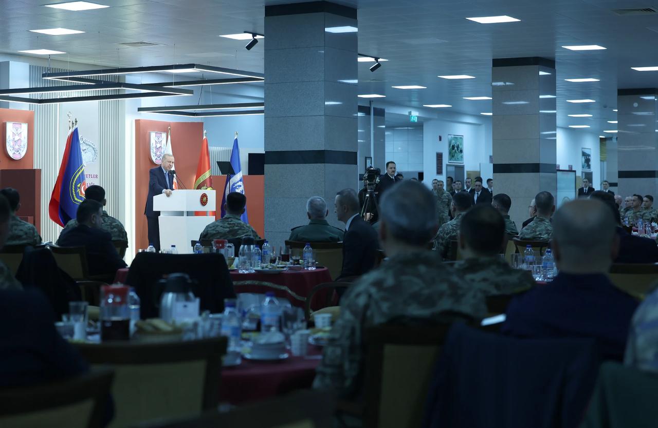 Cumhurbaşkanı Erdoğan Mehmetçik ile buluştu
