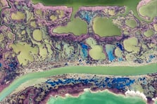 Yeryüzüne nakşedilmiş bir Ebru çalışması