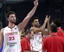 12 Dev Adam'dan geri dönüş zaferi: A Milli Basketbol Takımı, çeyrek final biletini aldı