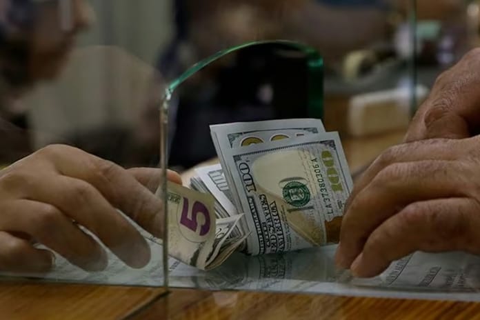 Mecliste kabul edilen kanun ile döviz alım satımına yetki belgesi zorunluluğu getirildi