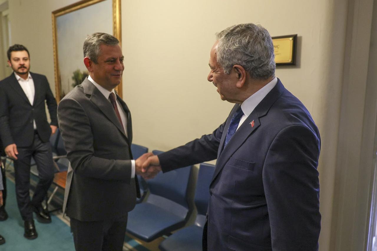 Ankara fısıltıları: CHP’de ‘’Arınç ile görüşme’’ krizi 