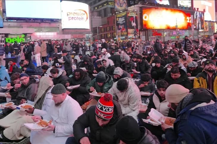 New York’un kalbinde iftar ve teravih