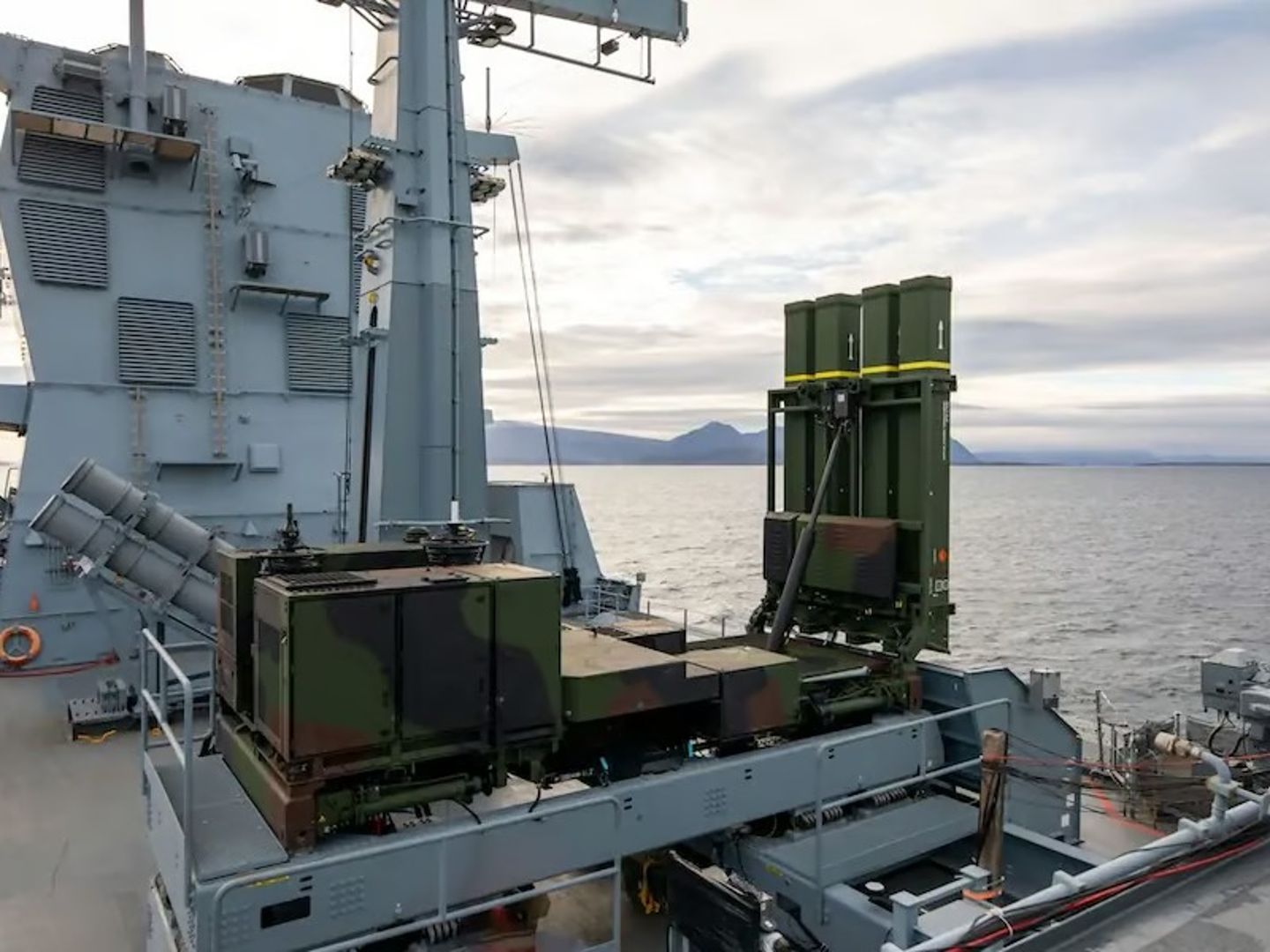 Lockheed Martin ve Diehl Defence, IRIS-T füzelerinin Aegis savaş sistemine entegrasyonunu araştırıyor