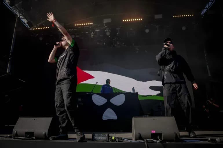 İrlandalı rap grubu Paris konserinde Filistin'e destek sloganları attı