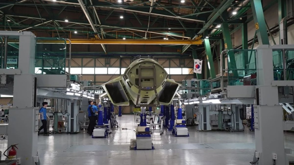 KF-21 üretim hattı