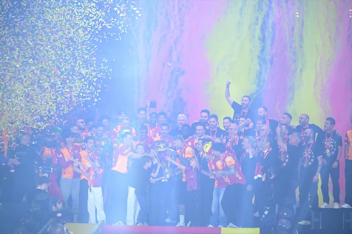 Galatasaray 26. kupasını RAMS PARK'ta kaldırdı