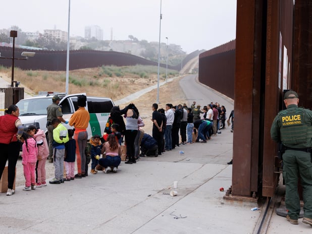 ABD'den göçmenlere kötü haber: 19 ülkeden yapılan başvurular durduruldu