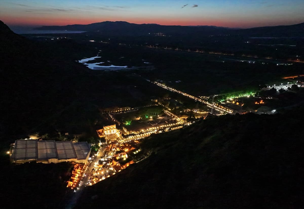 Efes Antik Kenti gece müzeciliği başladı! Günleri ve saatleri belli oldu