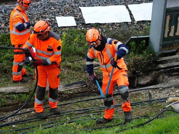 Fransa’da tren hatlarına sabotaj: Sinyal kabloları kundaklandı