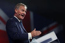 İngiliz milletvekili yardım kürekçilerini yasa dışı göçmen sandı