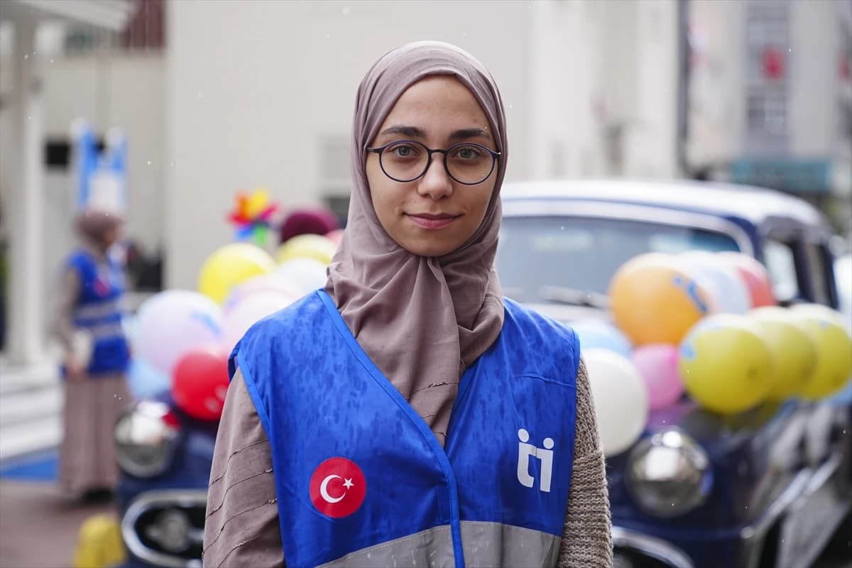 Yetim Vakfı'ndan İstanbul sokaklarında renkli Ramazan karşılaması: Çocukların yüzü güldü