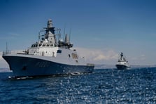 Pakistan MİLGEM gemisi Khaibar ve AKHİSAR karakol gemisi aynı anda seyirde