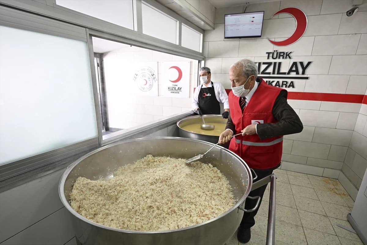 Türk Kızılay’dan Ramazan bereketi: 81 ilde günlük 60 bin kişiye sıcak yemek ulaştırılıyor