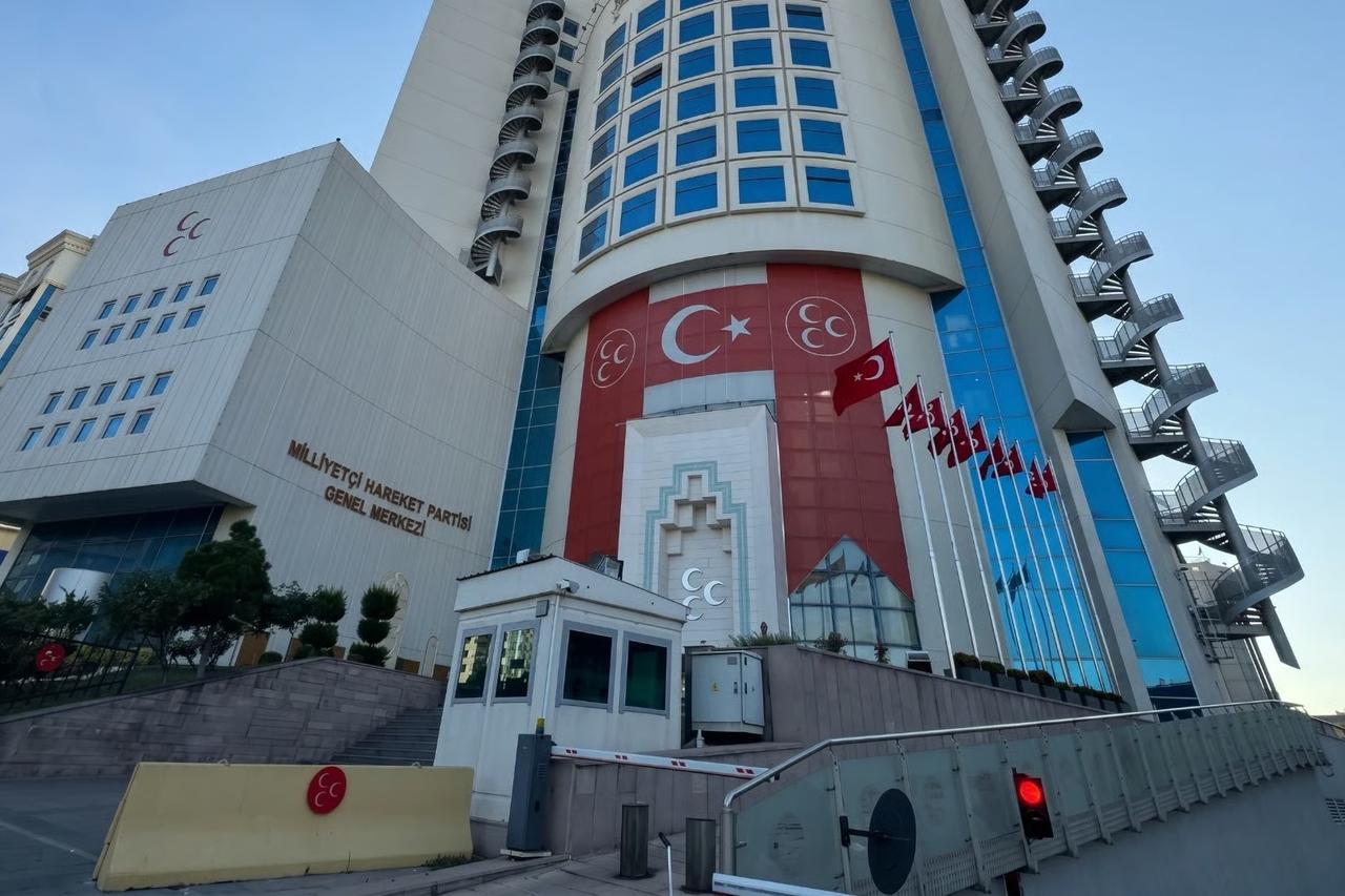 Semih Yalçın duyurdu! MHP bir il teşkilatını daha feshetti 
