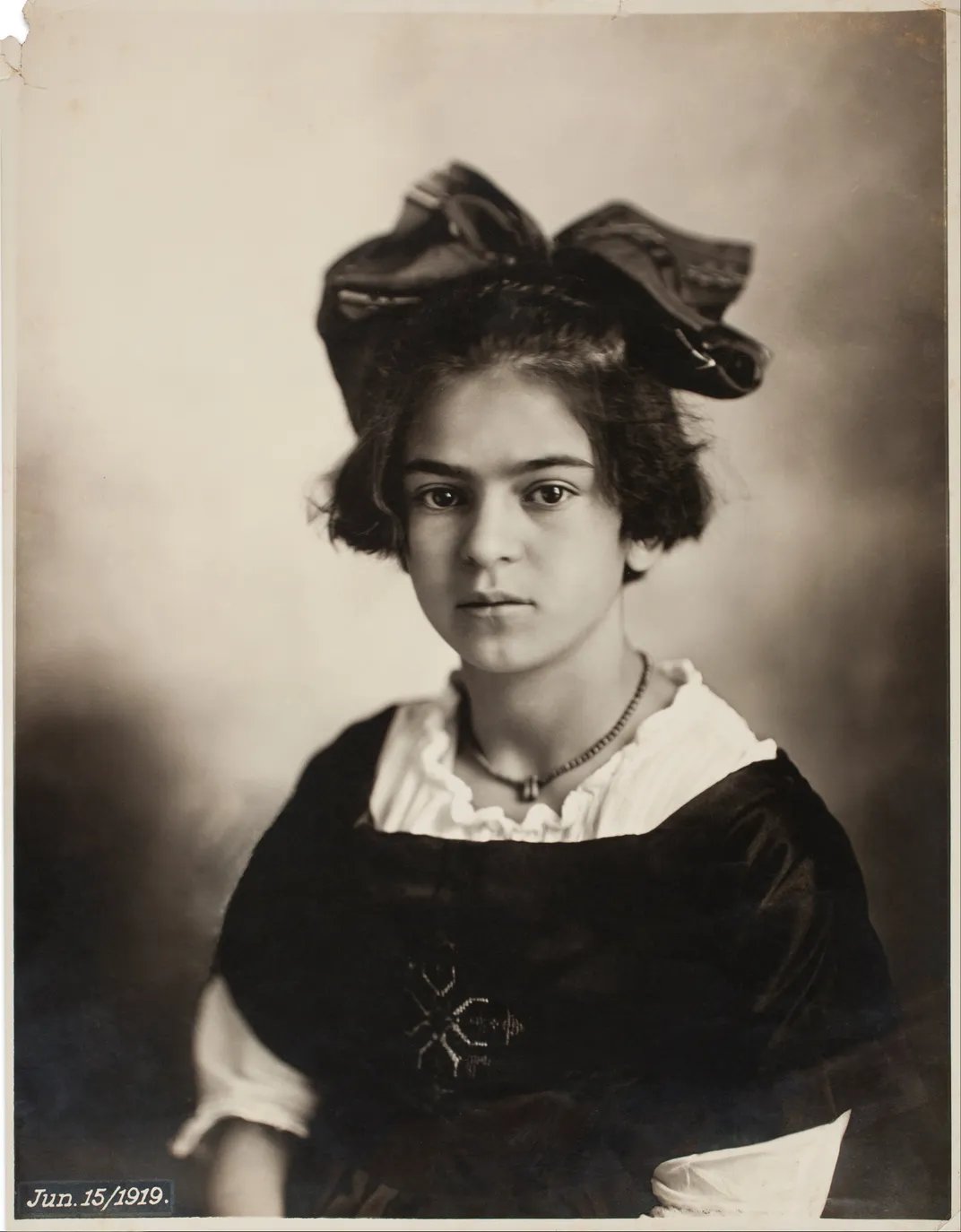 Frida Kahlo, 1919'da, neredeyse 12 yaşındayken.