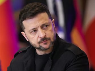 Zelensky Says Peace Proposals May Reach Russia Within Days