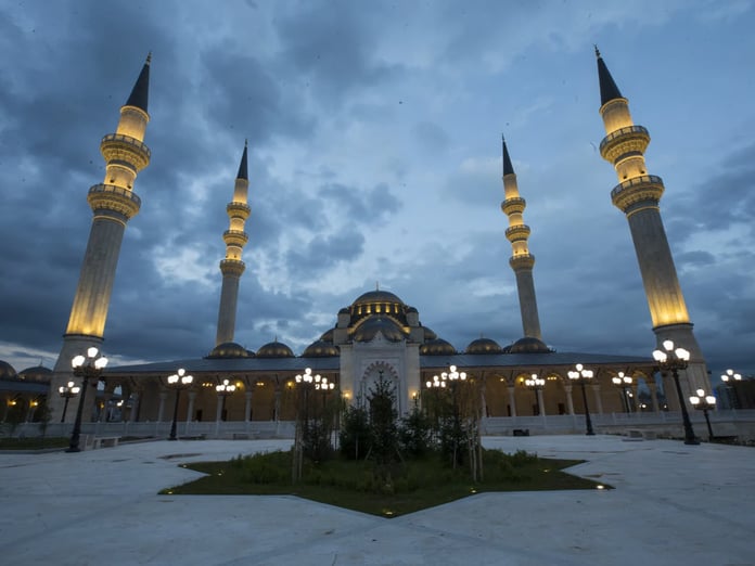 İstanbul imsakiye 2026 | Diyanet ile İstanbul'da imsak, iftar, sahur saat kaçta? 