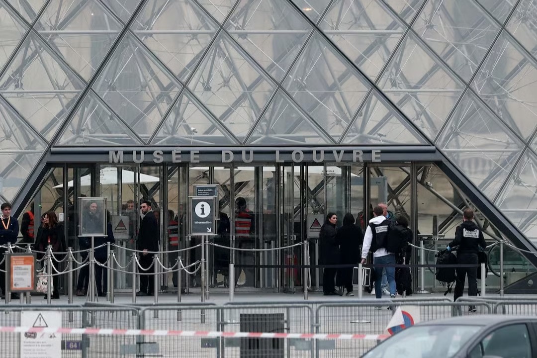 Louvre soygununda 2 tutuklama
