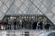Louvre soygununa karıştığından şüphelenilen 2 kişi tutuklandı