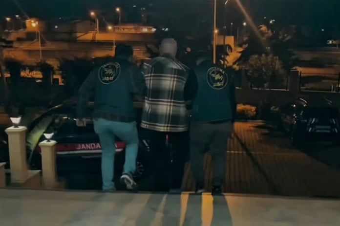 Kırmızı bültenle ve ulusal seviyede aranan 11 kişi Türkiye'ye getirildi