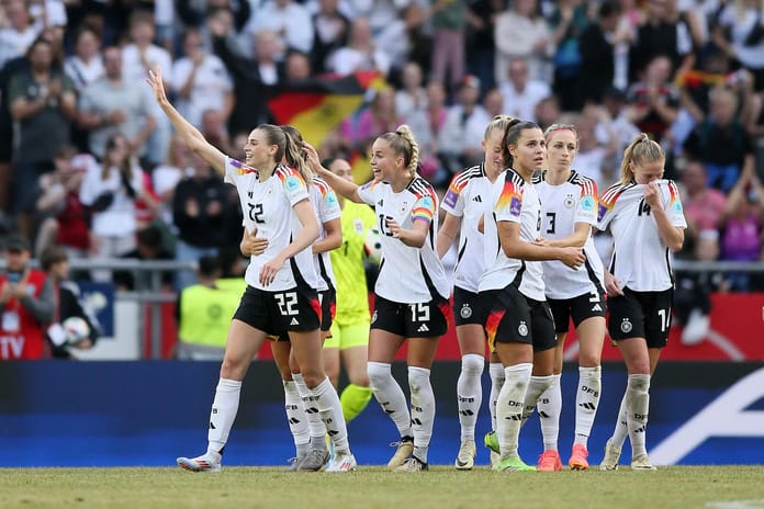 Kadınlar EURO 2025'te çeyrek finale doğru: Grup aşamasında tur atlayanlar ve düğümü çözülecek gruplar