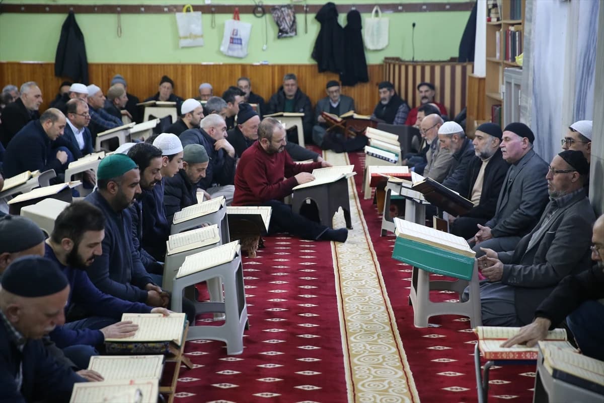 Siirt, Şırnak ve Batman'daki tarihi camilerde asırlık mukabele geleneği yaşatılıyor