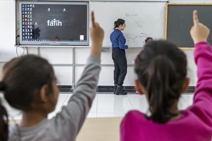 Fenomen öğretmenlere sosyal medya freni