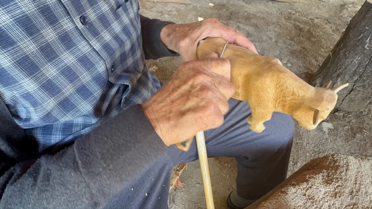 Eski aletleri minyatüre dönüştürüyor