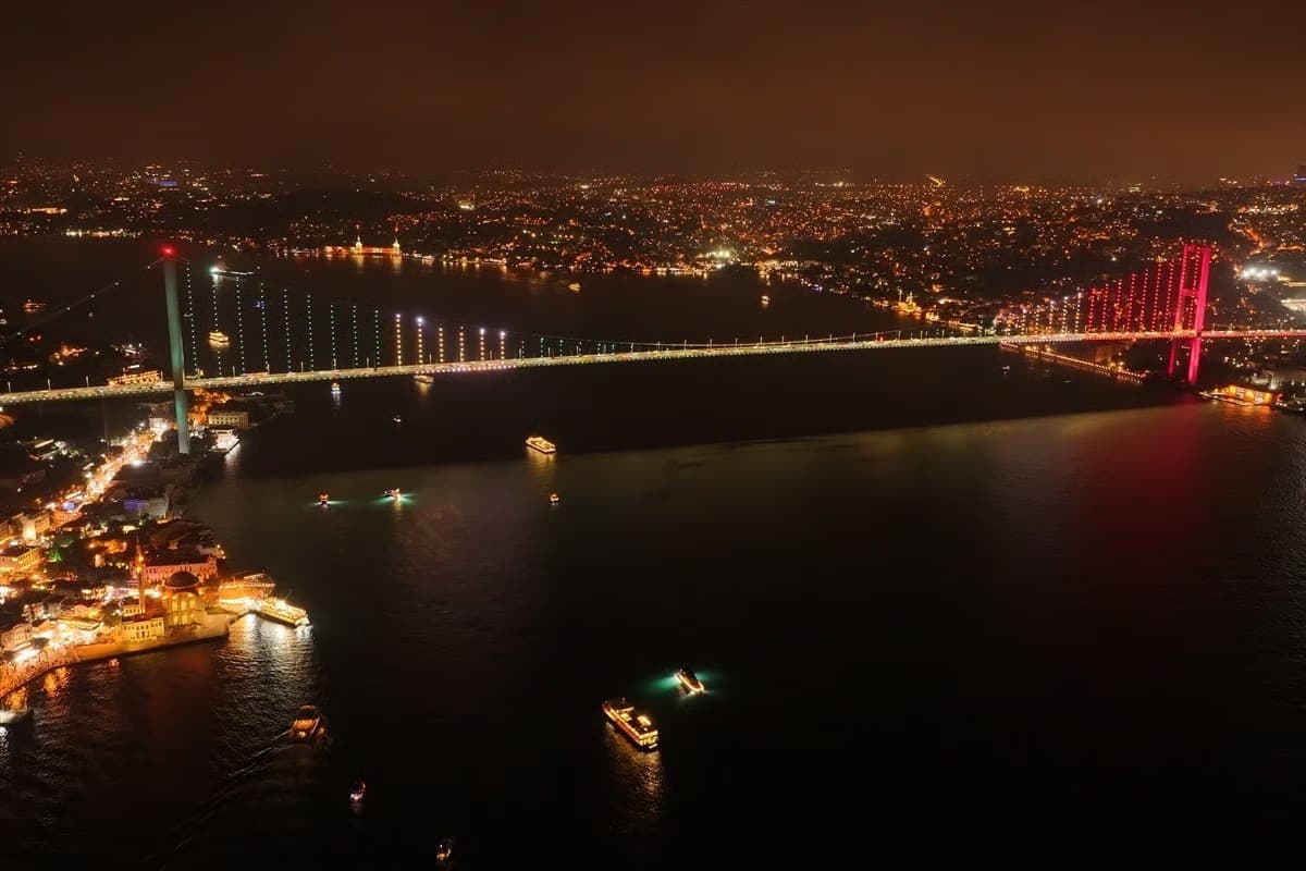 Ankara ve İstanbul'da Mekke Anlaşması şöleni: Simge yapılar aydınlatıldı