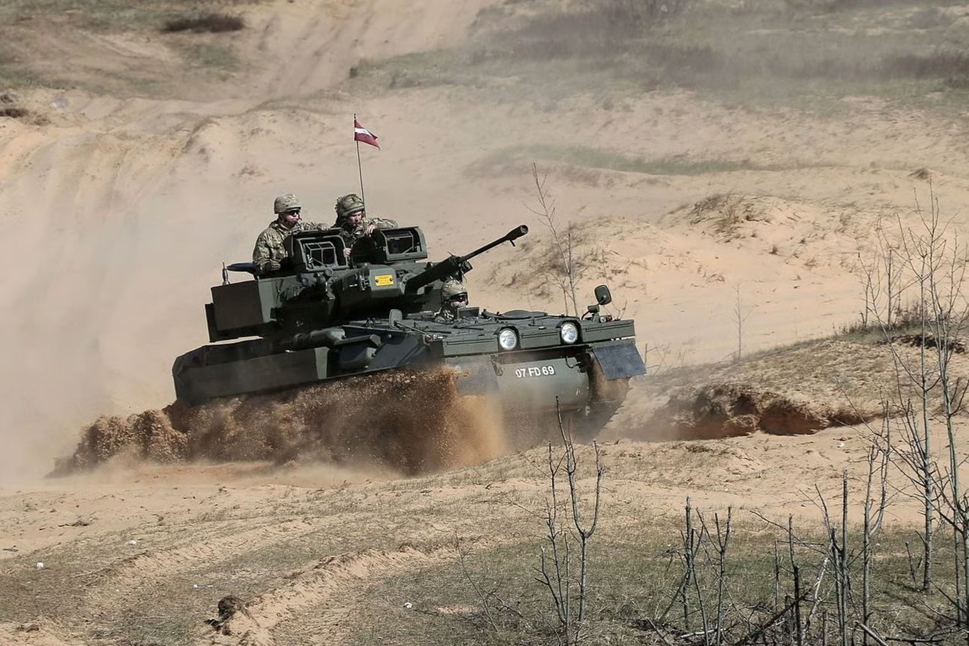 Letonya, Ukrayna’ya ilave paletli keşif araçları gönderme kararı aldı