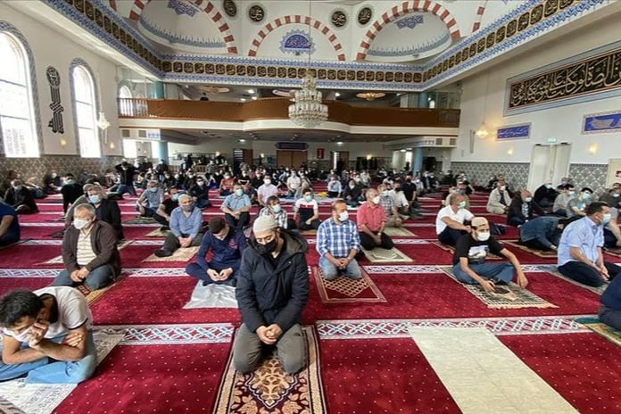 İstanbul İl Milli Eğitim'den lise öğrencilerine Cuma namazı kolaylığı talimatı