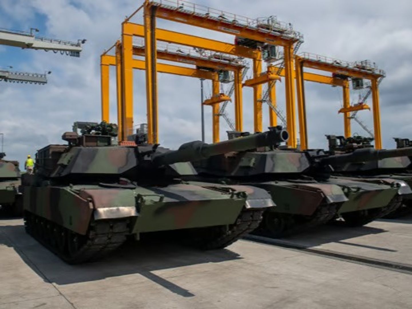 General Dynamics Land Systems, Polonyalı şirketlerle 52 sözleşme imzaladı