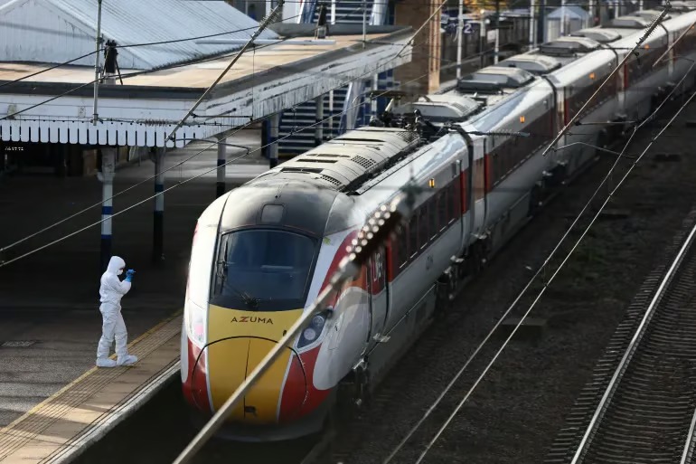 Knife attack on London train leaves 10 injured, 2 detained