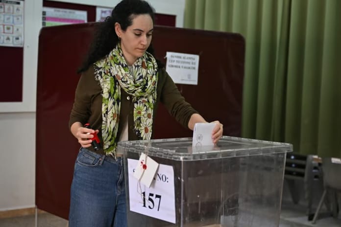 Kuzey Kıbrıs Cumhurbaşkanı'nı seçmek için sandık başında