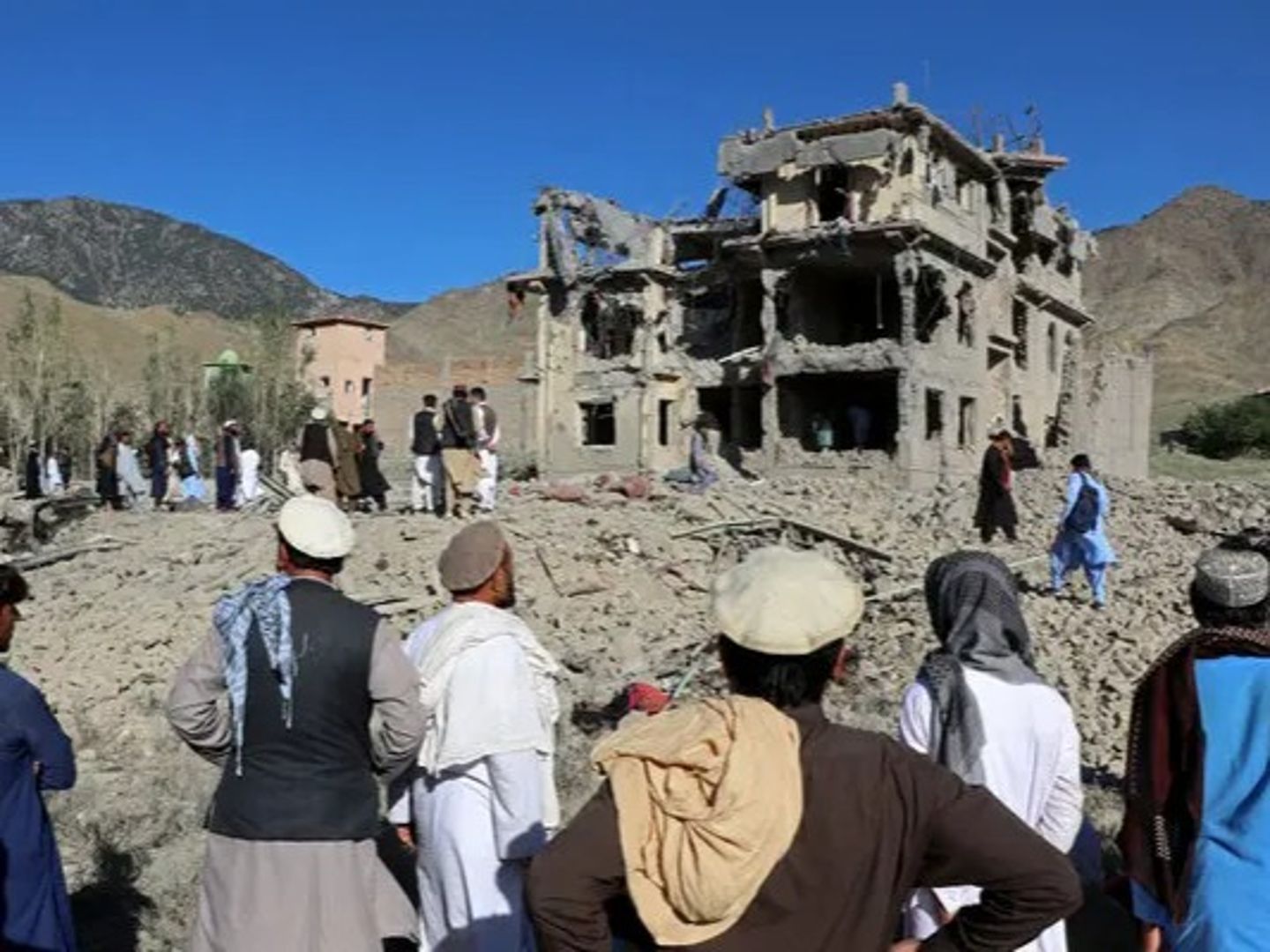 Pakistan Afganistan'da operasyon düzenledi: Taliban sivillerin öldürüldüğünü duyurdu