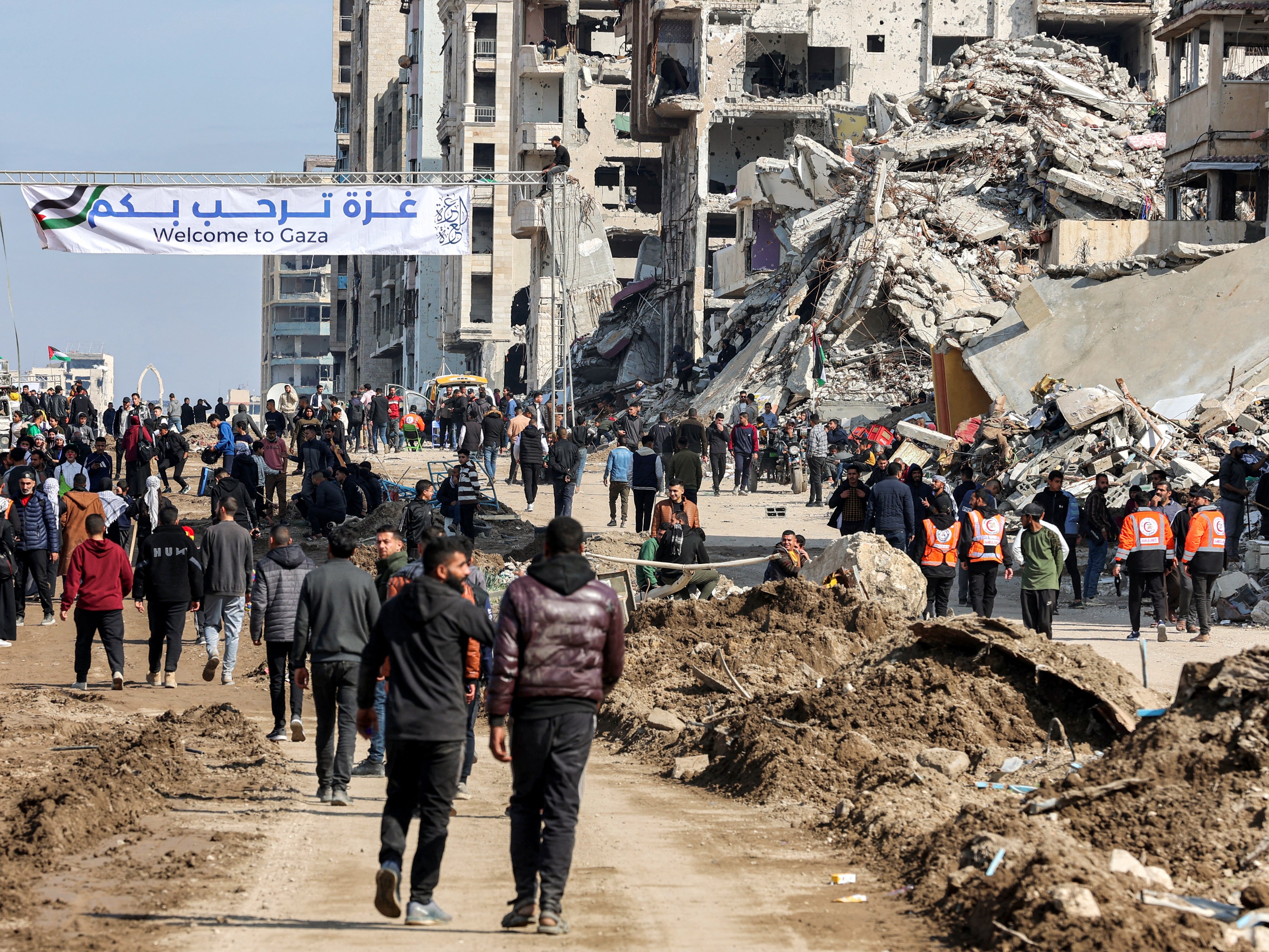 30 Killed by Israeli Fire Near Gaza Aid Site