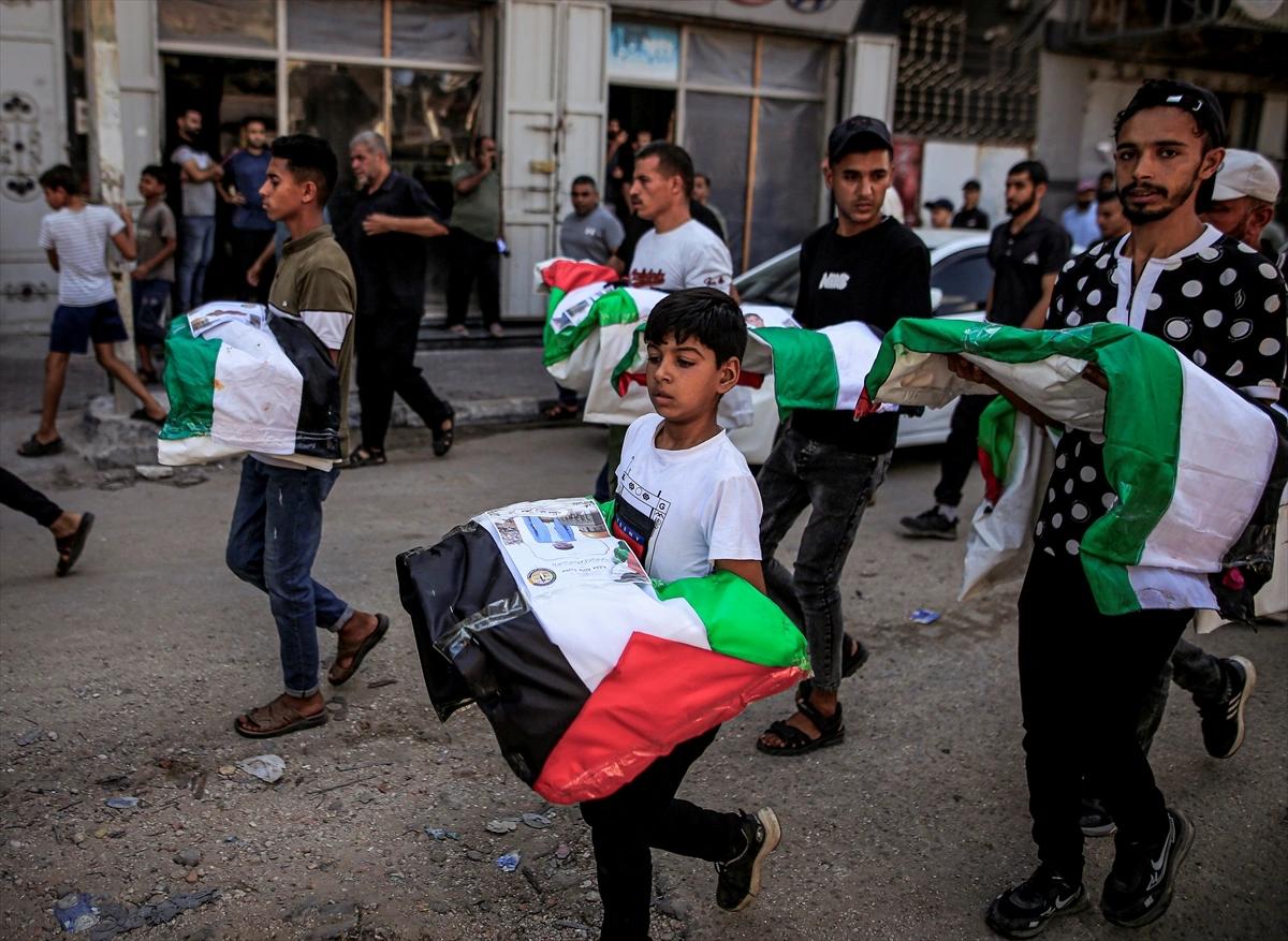 Gazze'de yas günü: 100 şehit için cenaze töreni 
