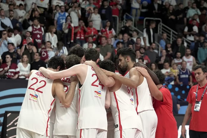 A Milli Erkek Basketbol Takımı, EuroBasket 2025'te gümüş madalyanın sahibi oldu